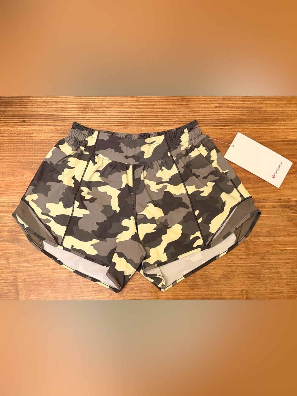 lululemon athletica Women's Camo Hotty Hot LR Short 4” Lined